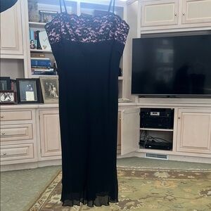 Express Elegant Black and Pink Lace Dress
